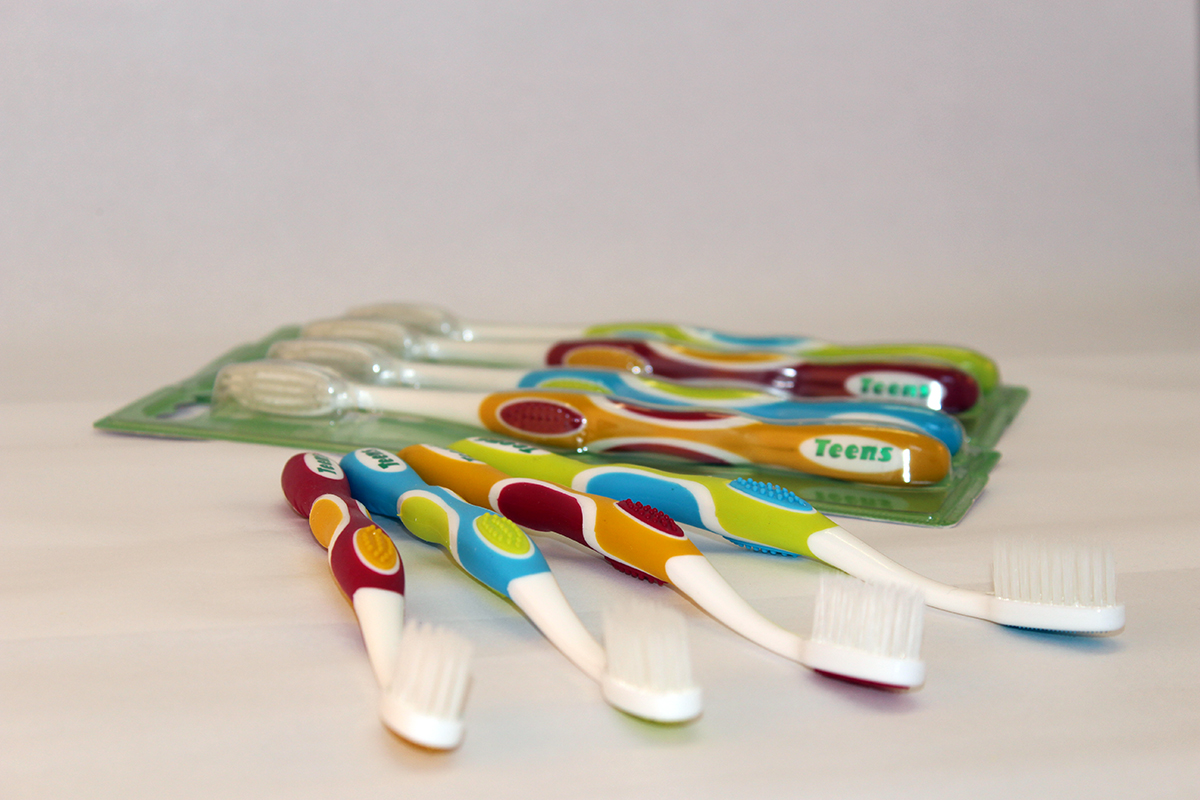 Integrated Oral Care IOC Teen Toothbrush
